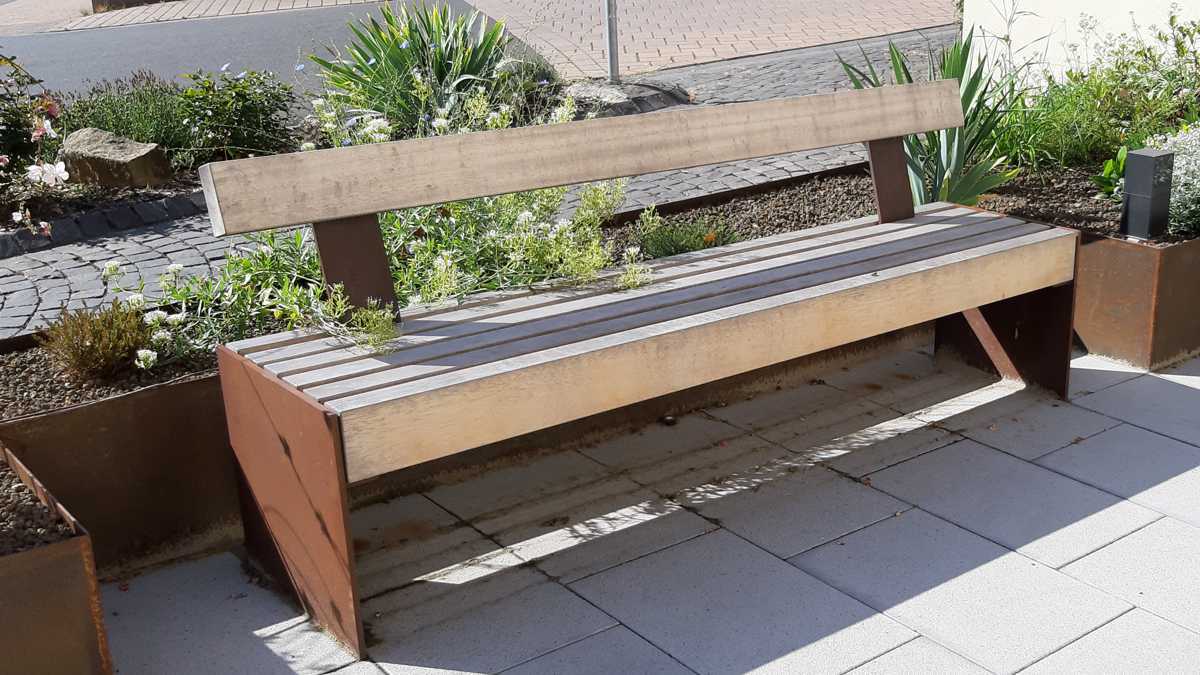 Sitzbank gerade, Modell KEMPTEN, mit Rückenlehne