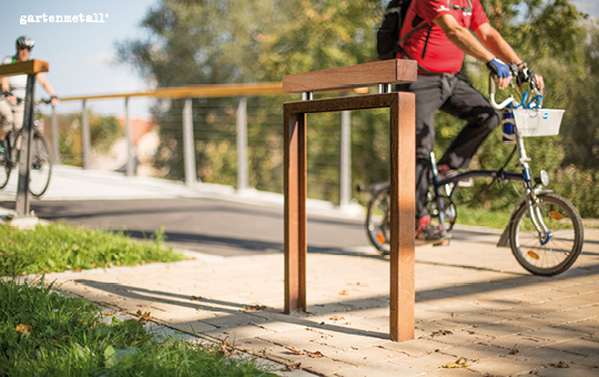 Fahrradständer mit Anlehnholz
