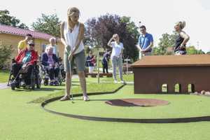 Erlebnis-Minigolf Sinzheim mit Elementen von Gartenmetall