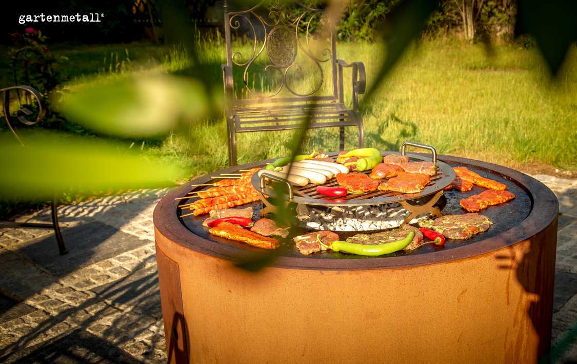 Da ist die Vorfreude groß: lecker gefüllte runde TROJA mit Grillring und Grillrost