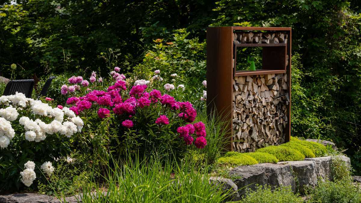 LIGNA-Rahmen mit rechteckigem Fenster in Privatgarten