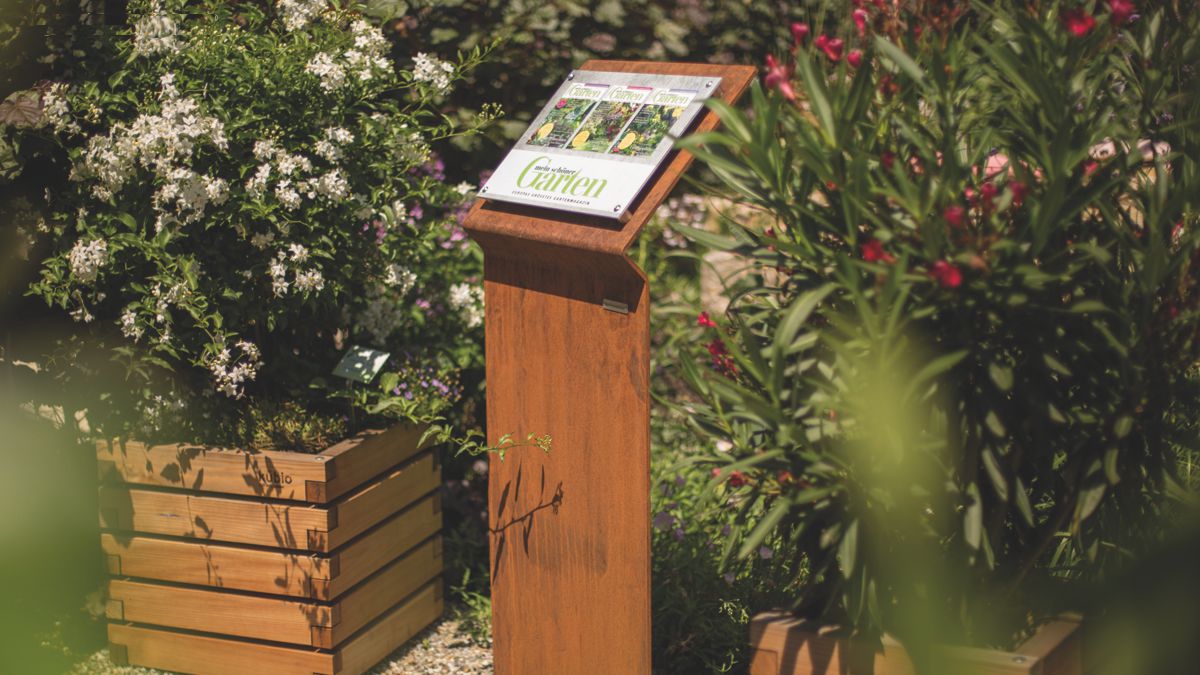 Infotafel ERFURT: Informationstafel mit dem Knick