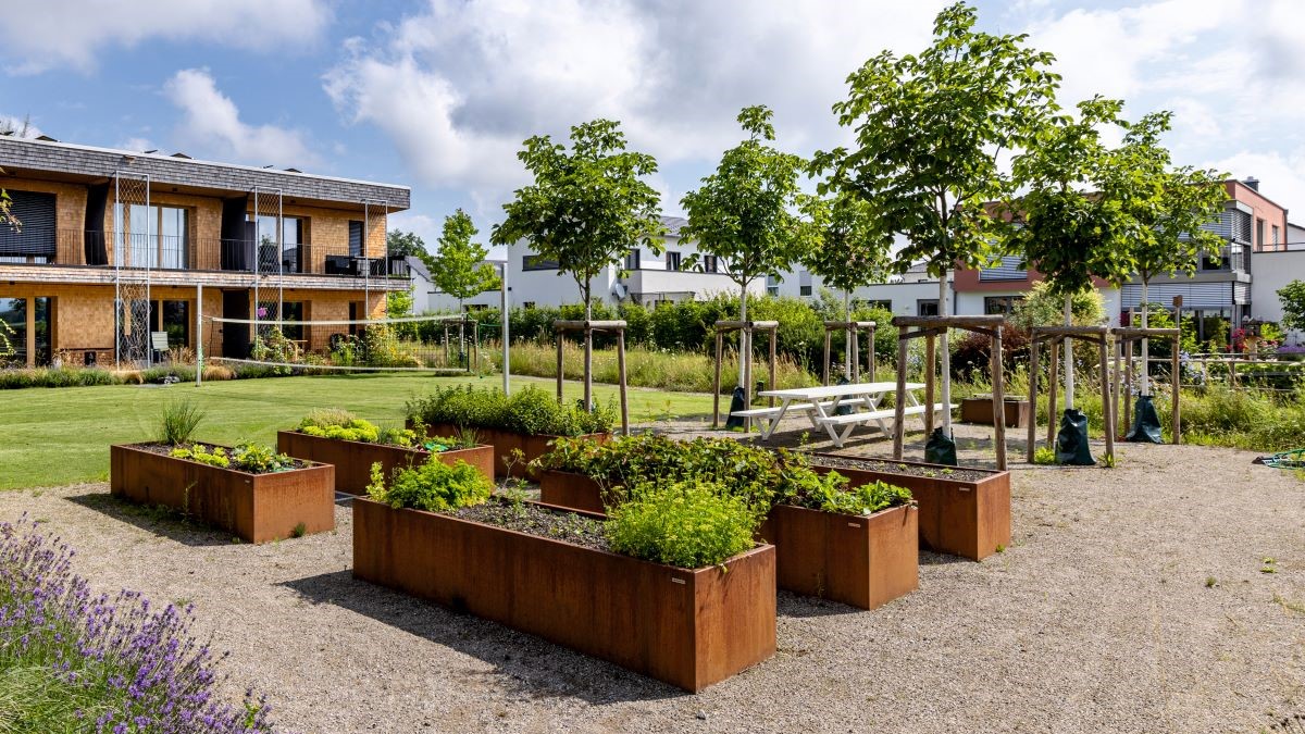 Anordnung von Hochbeeten TERRESTA mit perfekter Höhe zur leichten Bewirtschaftung