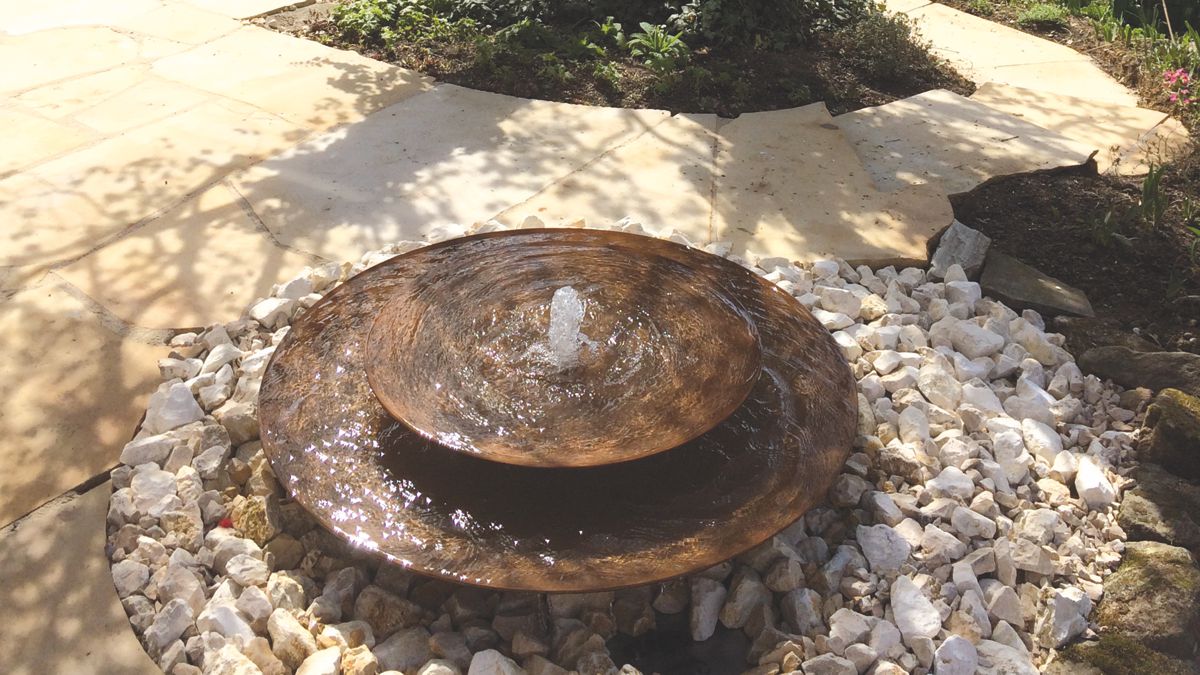 Schalenbrunnen ROM mit zwei Wasserschalen und mit Überlauf