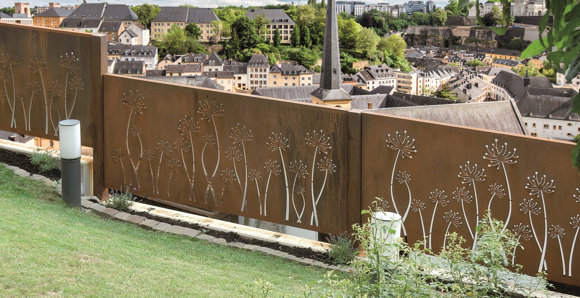 Zaunsystem MIAMI als Abtrennung zur Stadt