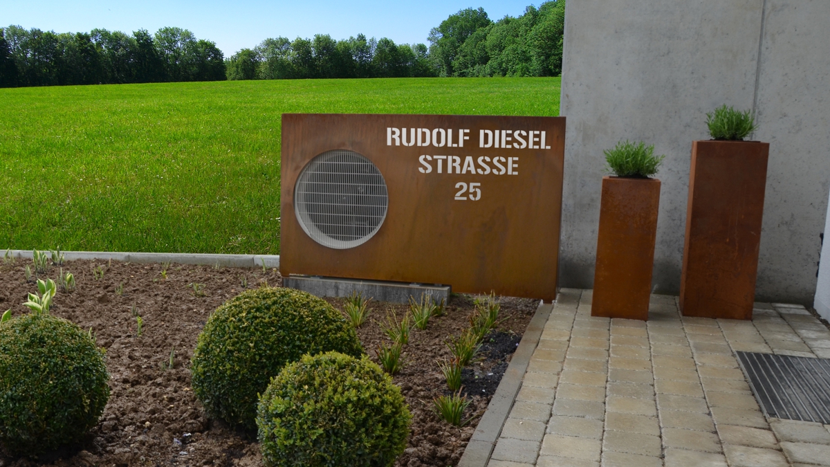 Useful facing for heat pumps