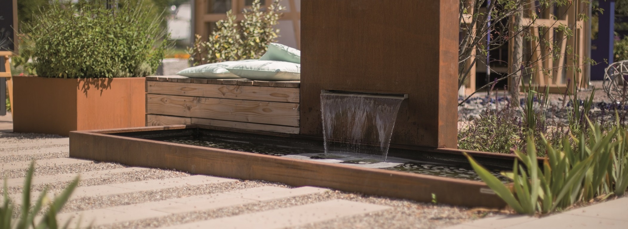 Brunnensystem AQUA LINEA mit Wasserwand und Einlaufrohr ISAR