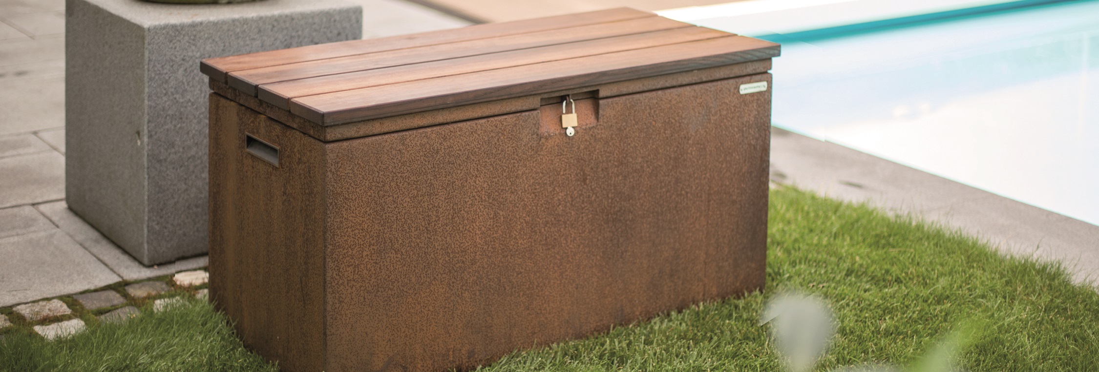 Aufbewahrungsbox ALVARO zum Abschließen als Stauraum auf der Terrrasse