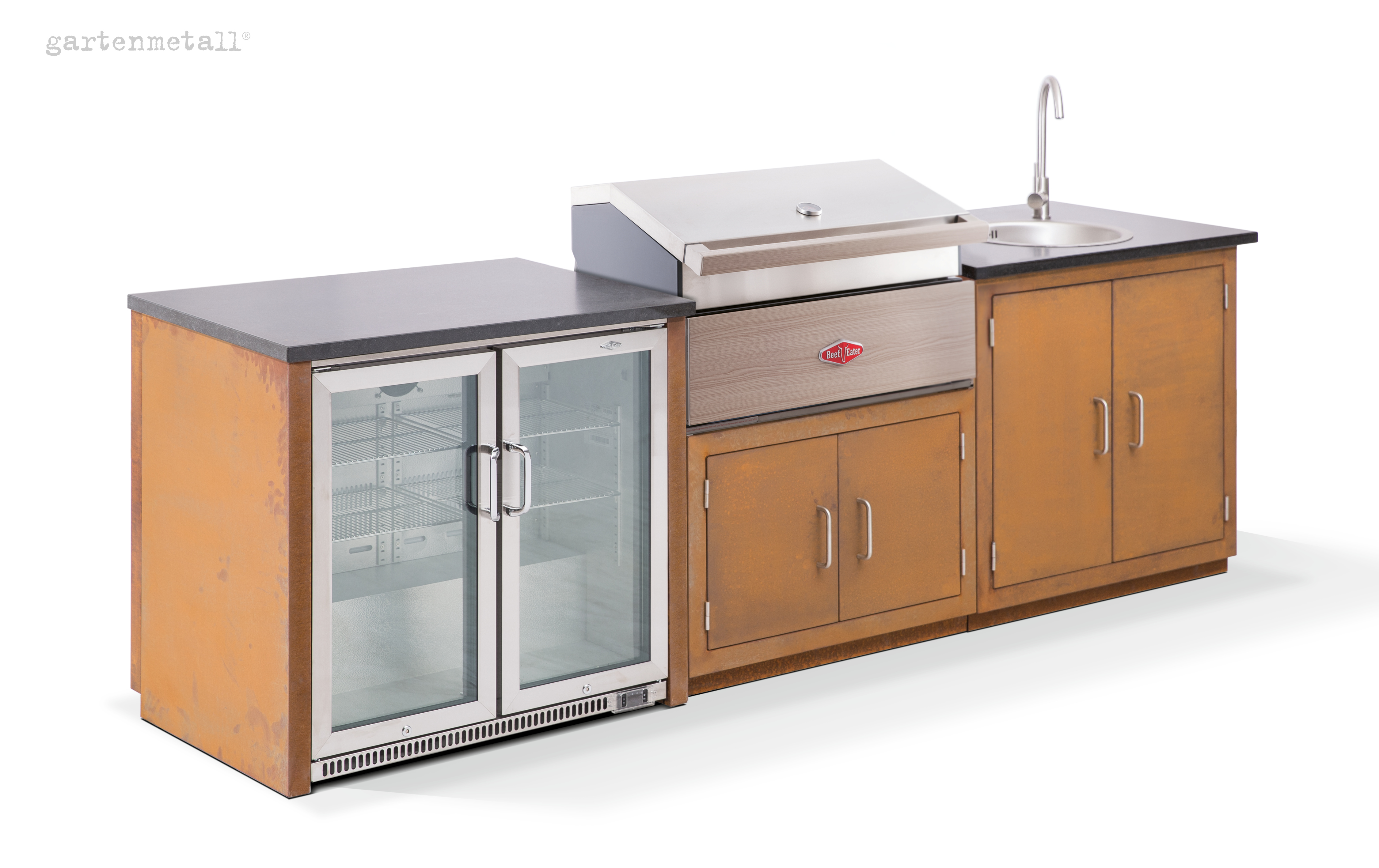 Außenküche mit Grill, Kühlschrank und Spüle in rostfarbener Metallverkleidung. Text 'gartenmetall' oben links, 'Beef Eater' auf dem Grill. Umgebung ist weißer Hintergrund.