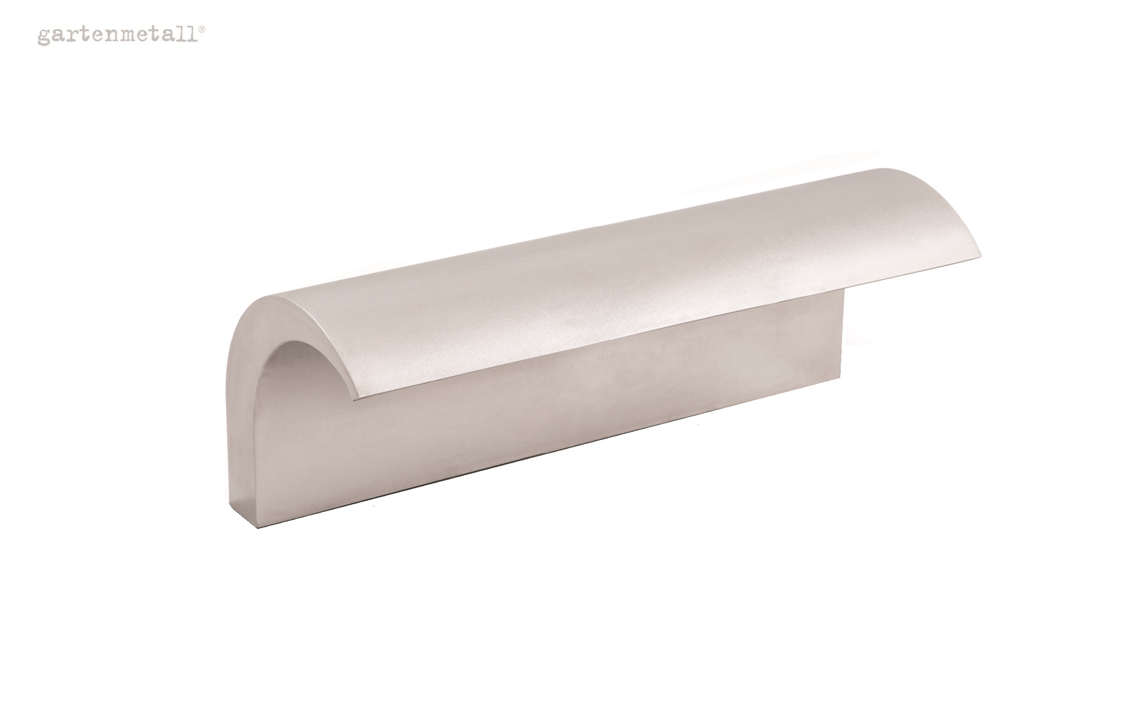 Silberne Metallbank, steht aufrecht, auf weißem Hintergrund. Text: 'gartenmetall' oben links in kleiner Schrift.