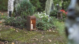 Grave lamp TOMBA for light in the dark