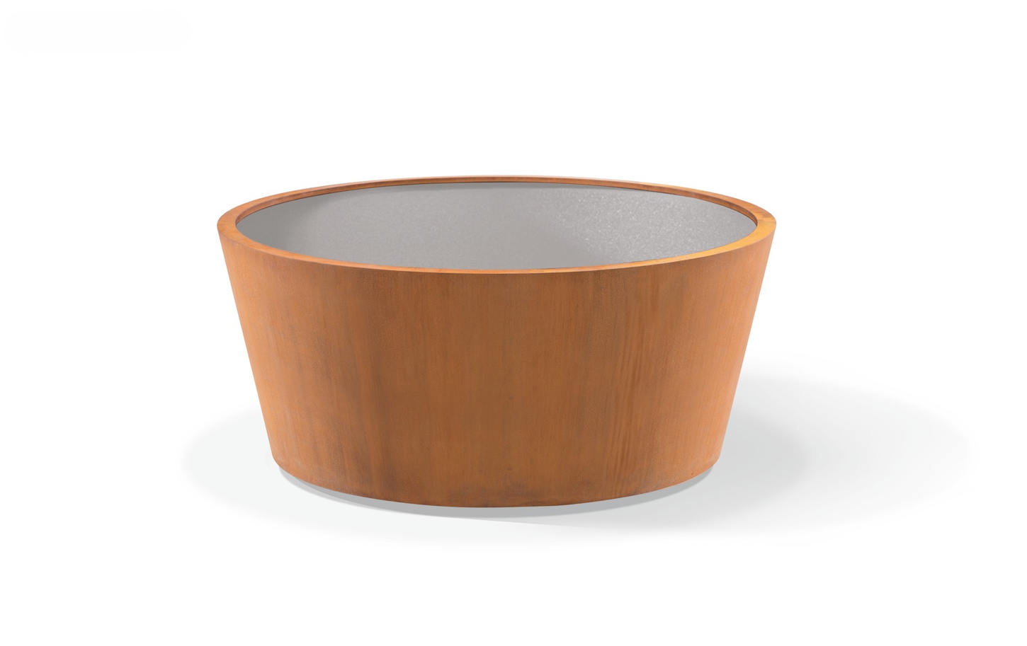 Brauchbarer, kegelstumpfförmiger Pflanzkübel aus rostfarbigem Metall steht auf weißem Hintergrund, wirkt schlicht und robust, offen oben, mit glatter Innenfläche. Keine Beschriftung vorhanden.