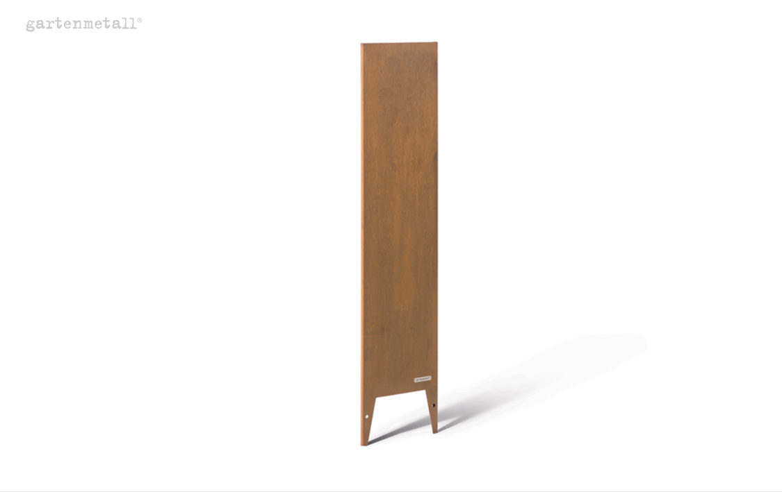 Eine rostbraune, rechteckige Metallplatte steht auf weißem Hintergrund. Oben links ist „gartenmetall®“ aufgedruckt. Die Platte scheint als Sichtschutz oder Dekorationselement konzipiert zu sein.