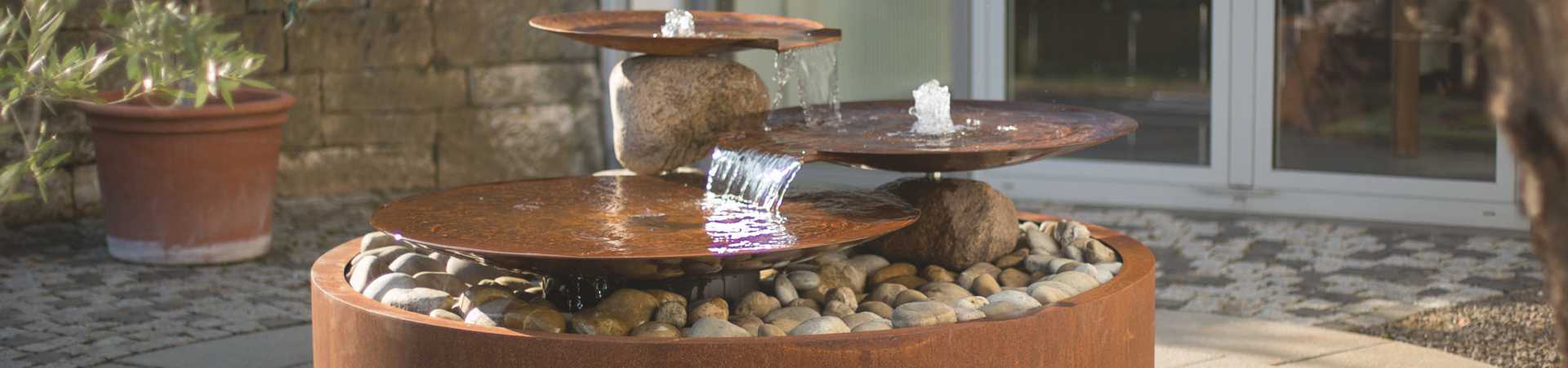 Schalenbrunnen Aqua Bowl Rom mit Überlauf