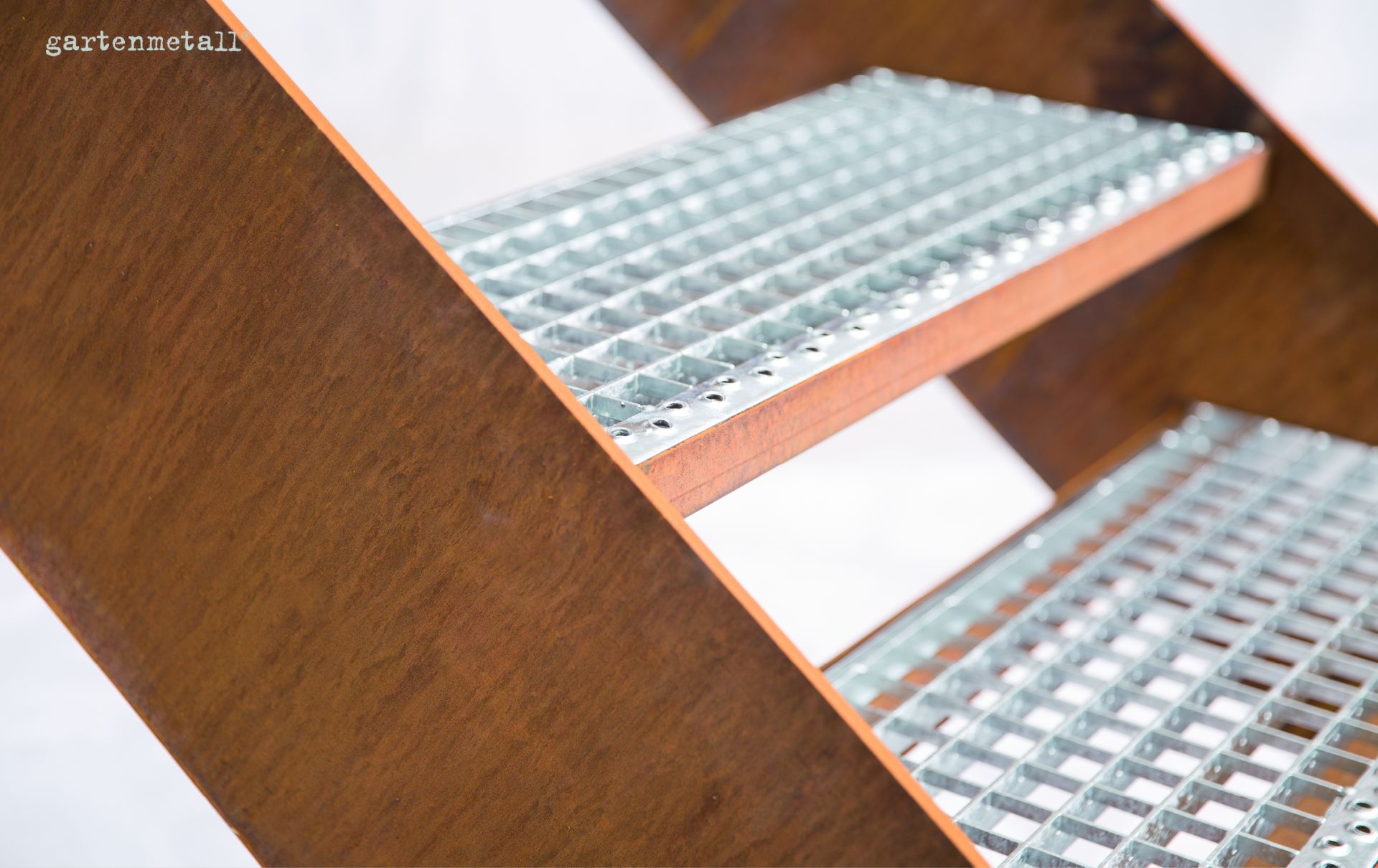 Stringer staircase WANGA 1000 with hot-dip galvanised grating 6 steps
